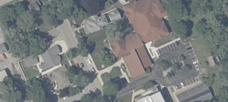 121 Riverside Dr