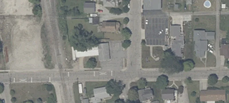 702 Nuttman Ave
