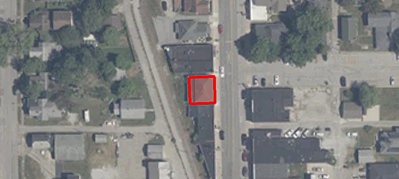 915 Main St