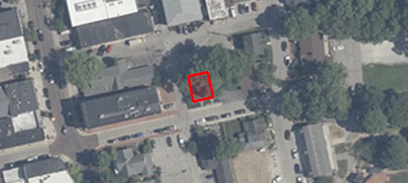 60 Oak St