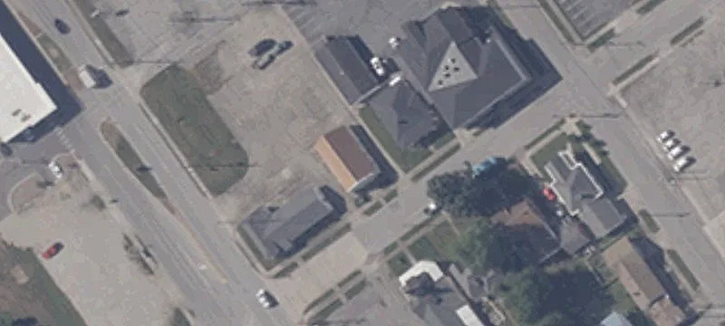 855 High St