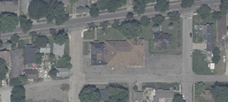 Nichol Ave