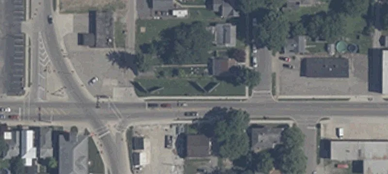 10th St