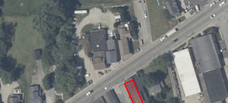 136 Commercial Ave