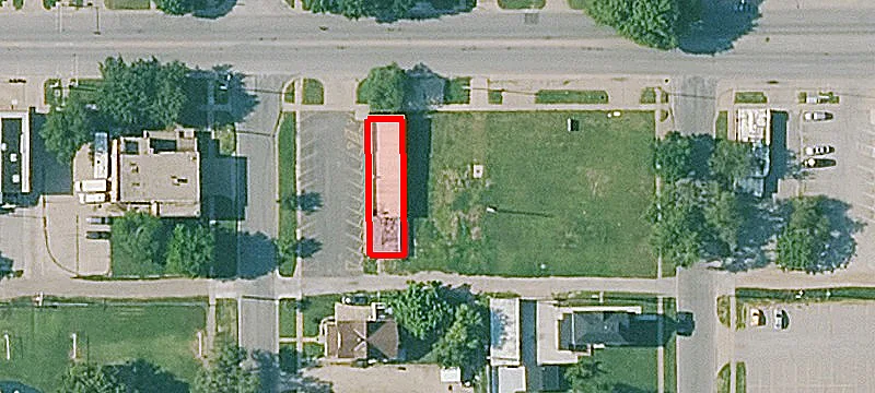 1321 Douglas Ave
