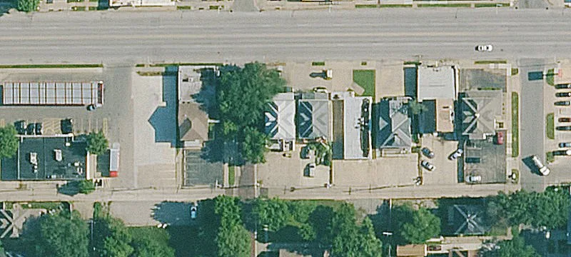 2903 Douglas Ave