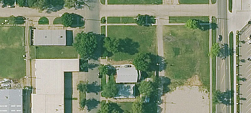 306 Oak St