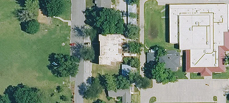 112 Lakeside Dr