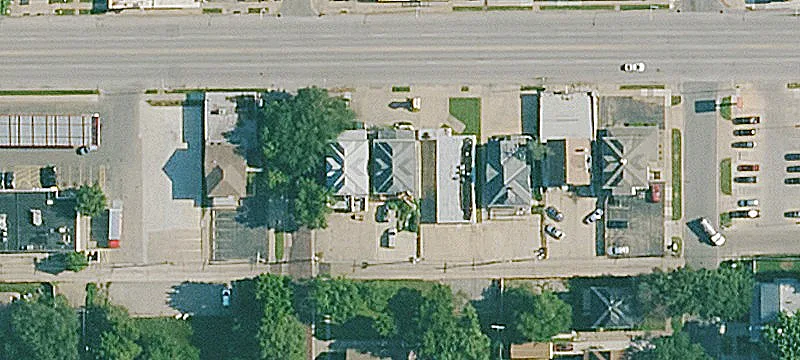 2907 Douglas Ave