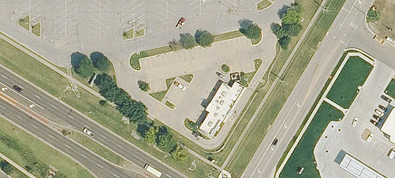 302 Hedge Ln