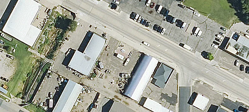 8th St