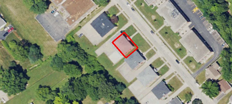 13 Lakeside Ave