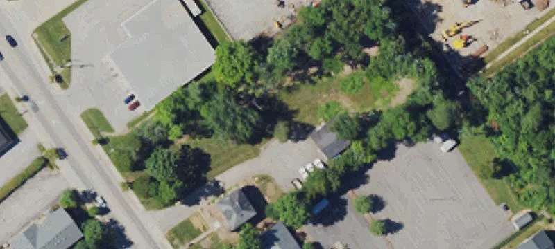 711 Lyndon Ln