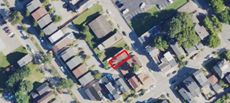 636 Roberts St