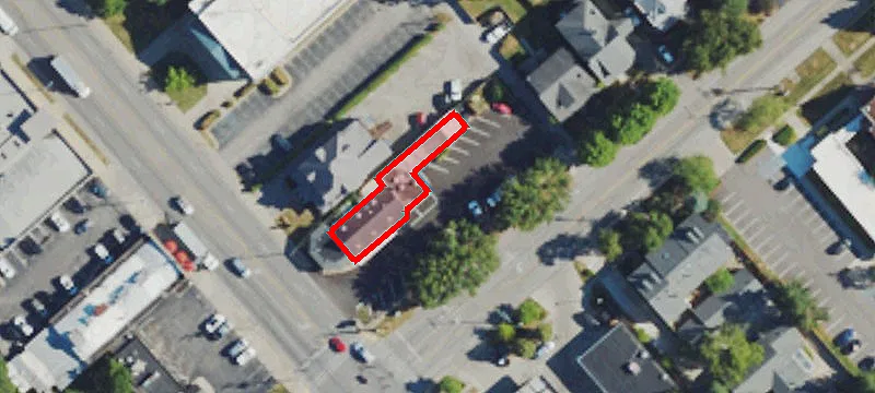 735 Main St