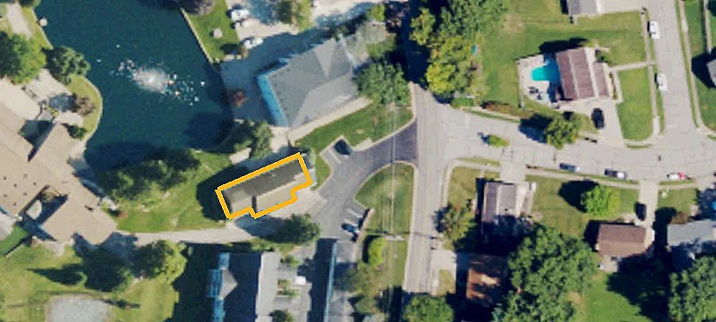15 Carriage House Dr