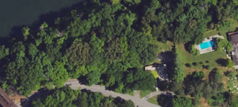386 Lakeshore Dr