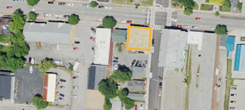 706 Main St