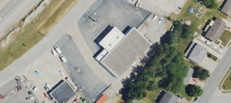 916 Commercial Dr