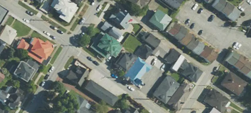 208 Scott Ave