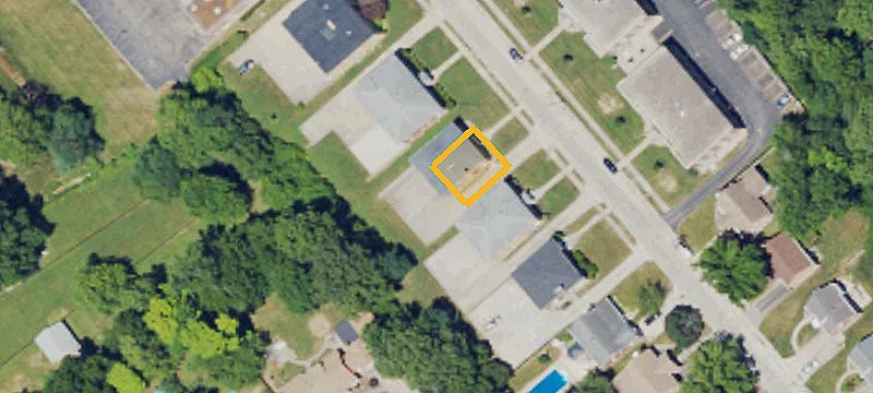 15 Lakeside Ave