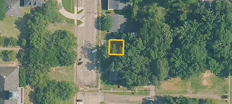 2821 Woodlawn Ave