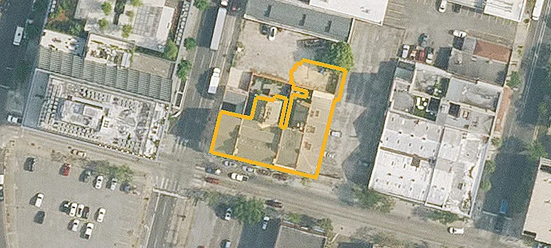 935 Julia St