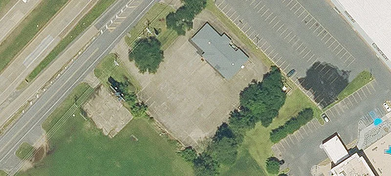 2595 Macarthur Dr