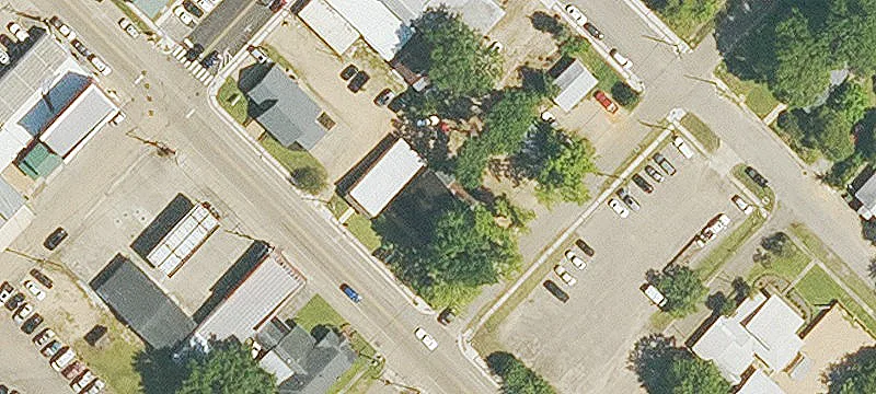 1049 Main St