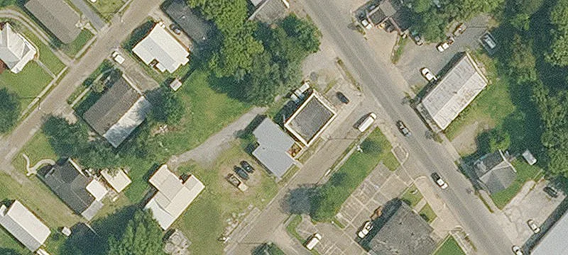 1437 Main St