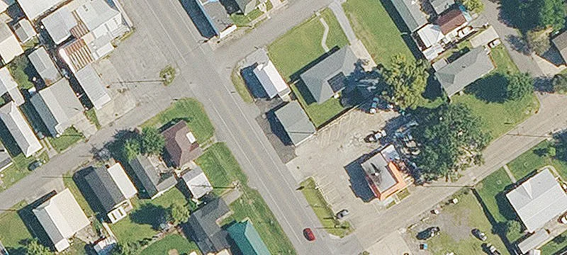 305 Cres Ave