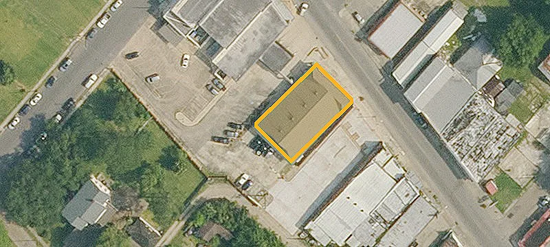 1325 Main St