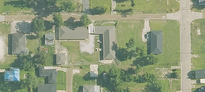 2208 Commercial St