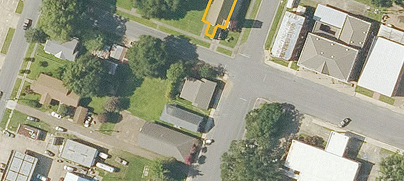 12 Oak St