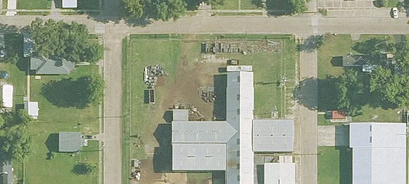 208 Railroad N Ave