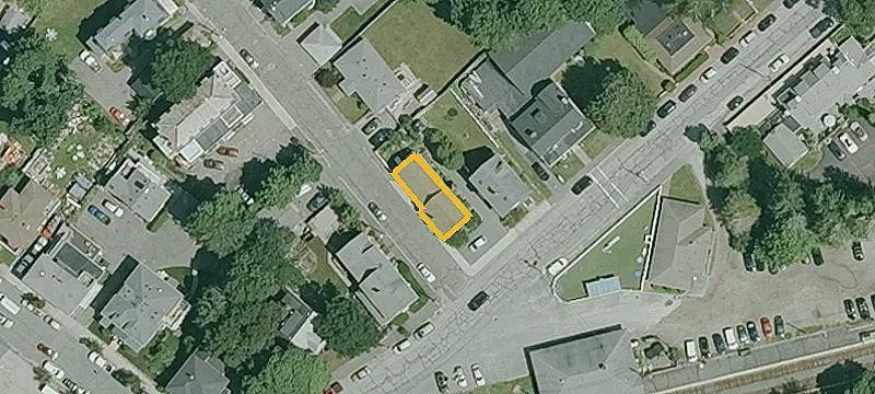 10 Oak St