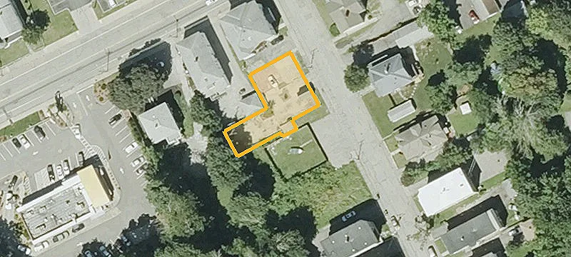 4 Deslauriers Ave