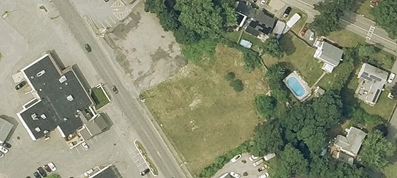 2122 Main St