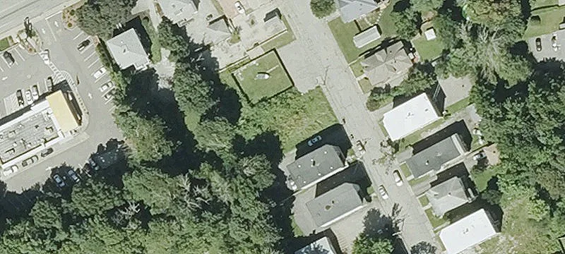 Deslauriers Ave