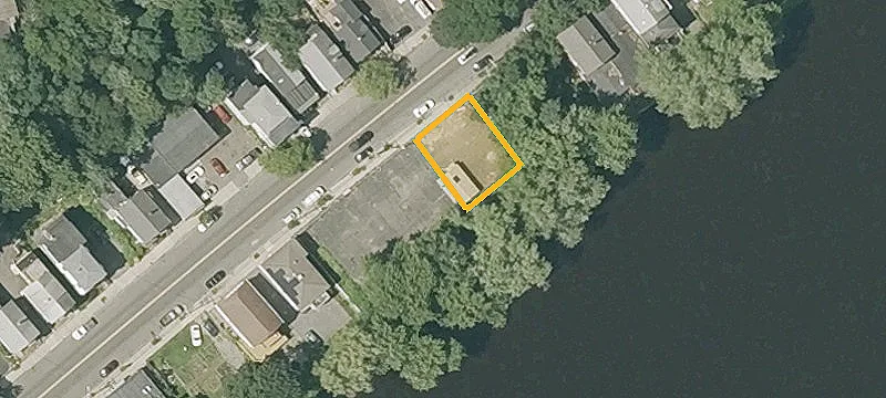 162 Riv St