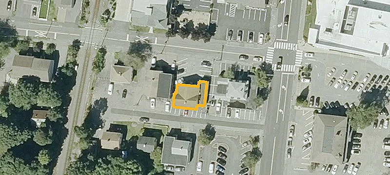 10 Oak St