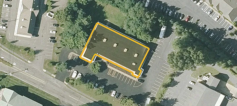 11 Riverside Dr