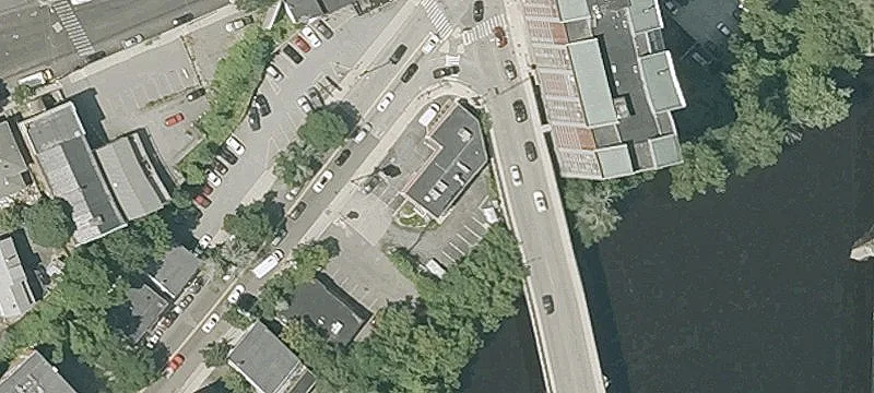 30 Riv St