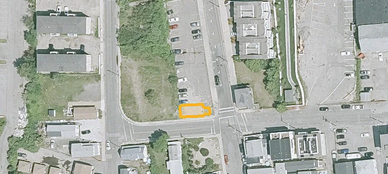 32 Railroad Ave