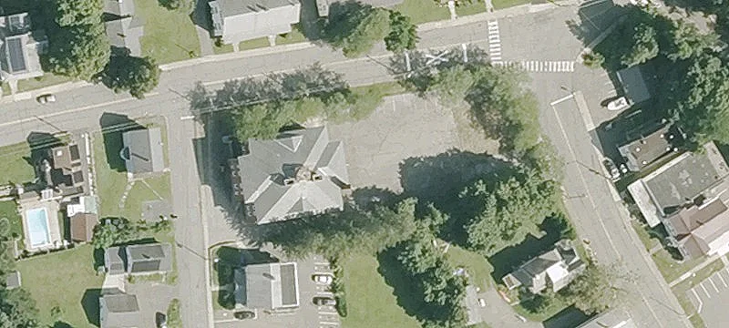 4023 Main St
