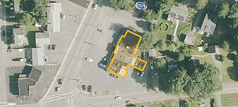 1295 Main St