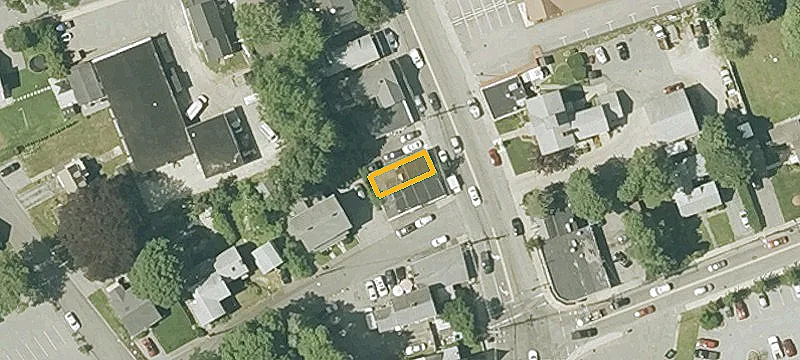 902 Main St