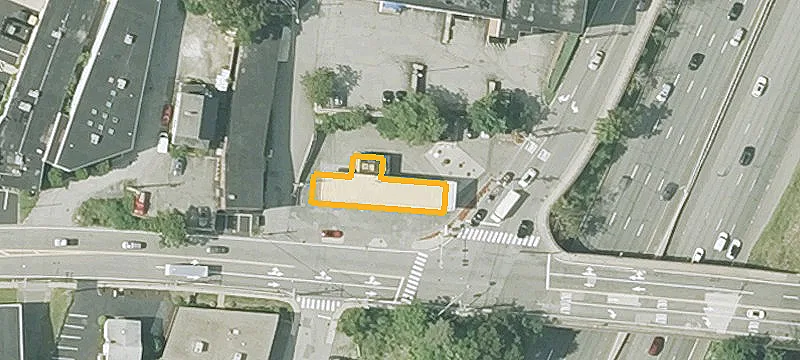 1335 Main St