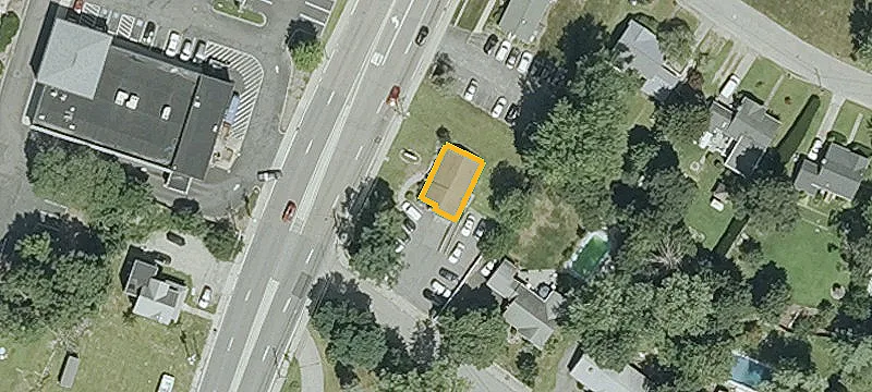 696 Newport Ave