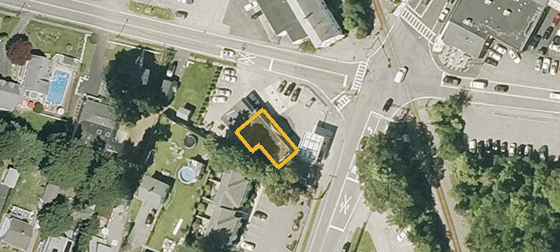 4 Hollis St